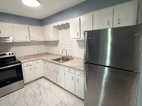 3rd image of 560 Main St #2D-0
