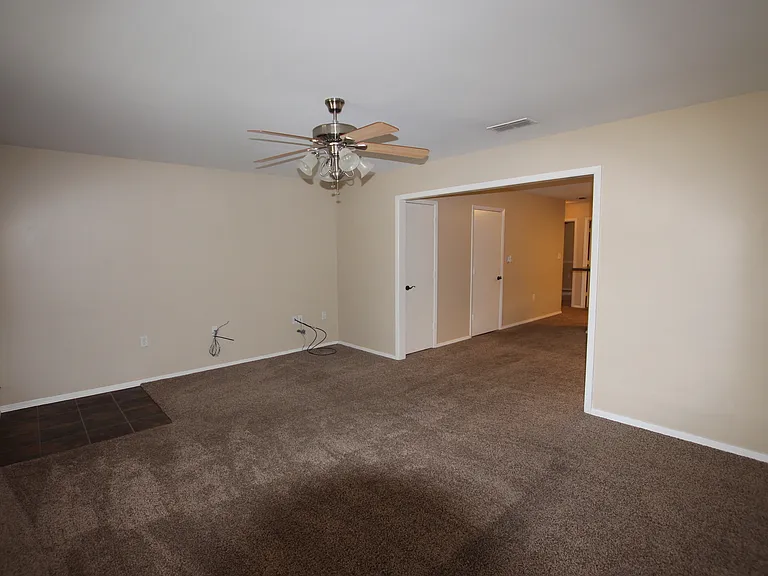 211 Willowbrook Ln — Photo 3