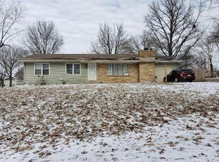 300 SE 18th St, Oak Grove, MO 64075