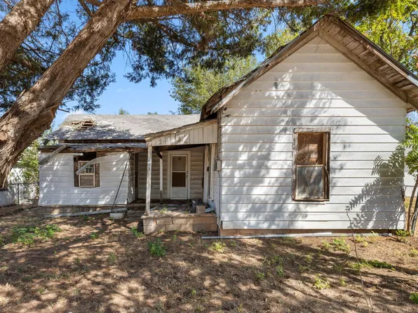 603 E College St, Burkburnett, TX 76354