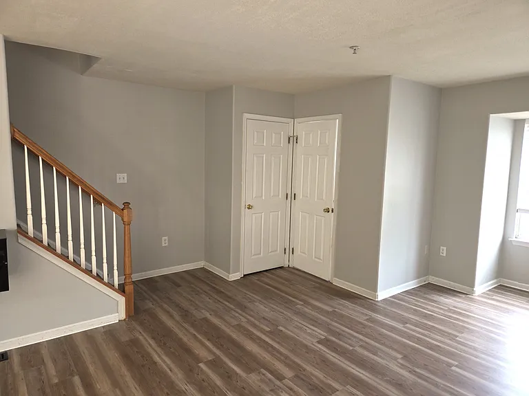 240 Mike Dr — Photo 6