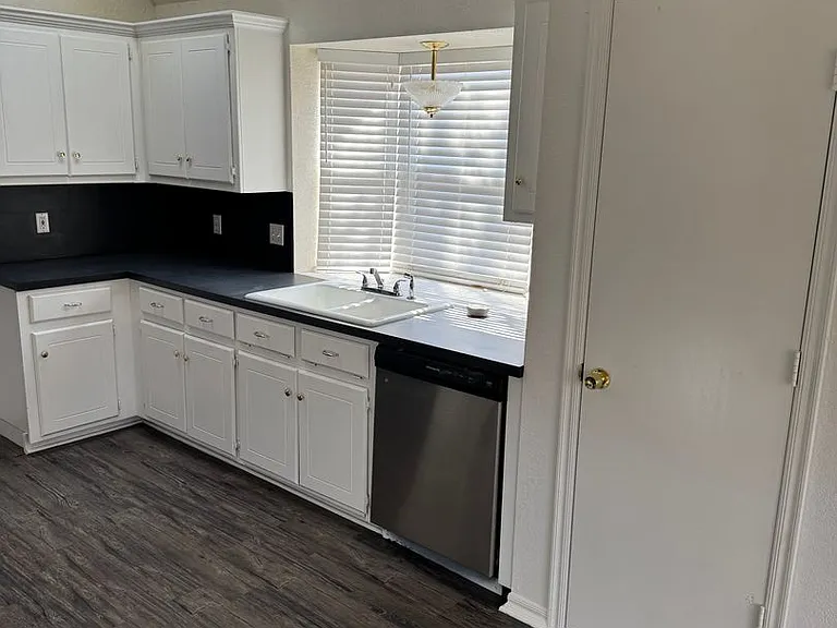 2916 Glasgow Dr — Photo 7