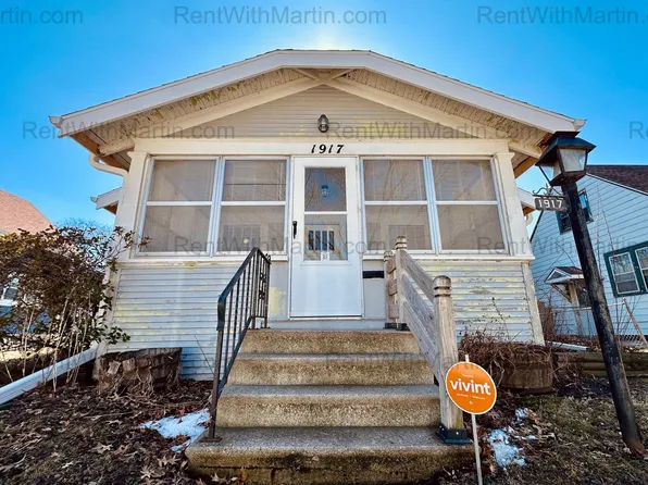 1917 W 3rd St, Waterloo, IA 50701