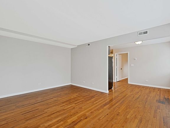 3rd image of 1840 S Fairfield Ave APT 1W