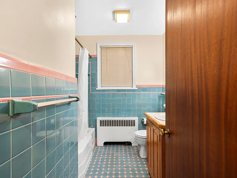 421 Lafayette St — Photo 9