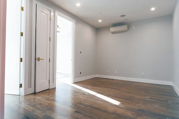 Rented by Evergreen Apartments BK | media 16