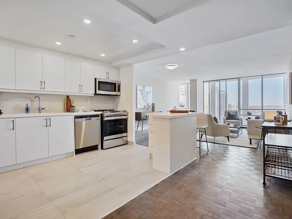 330 Spadina Rd