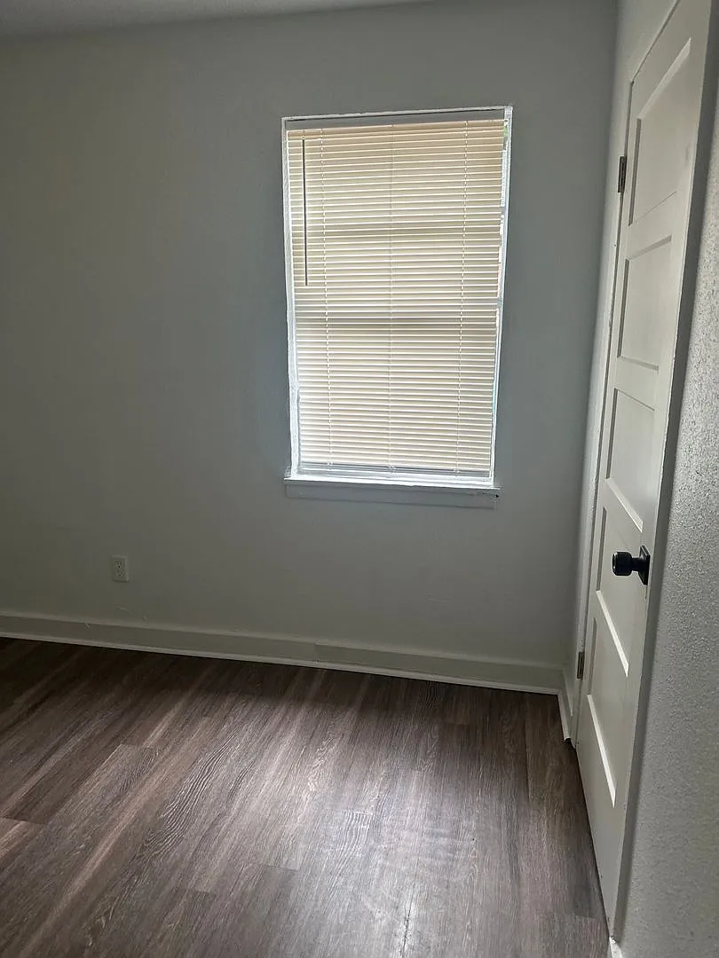1344-1346 Hyde Pk Blvd — Photo 2