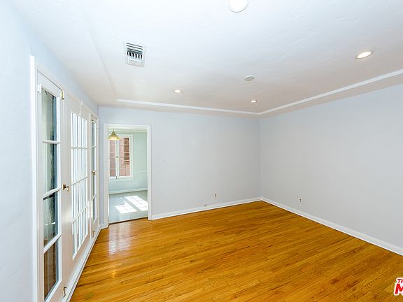 5th image of 1131 S La Peer Dr