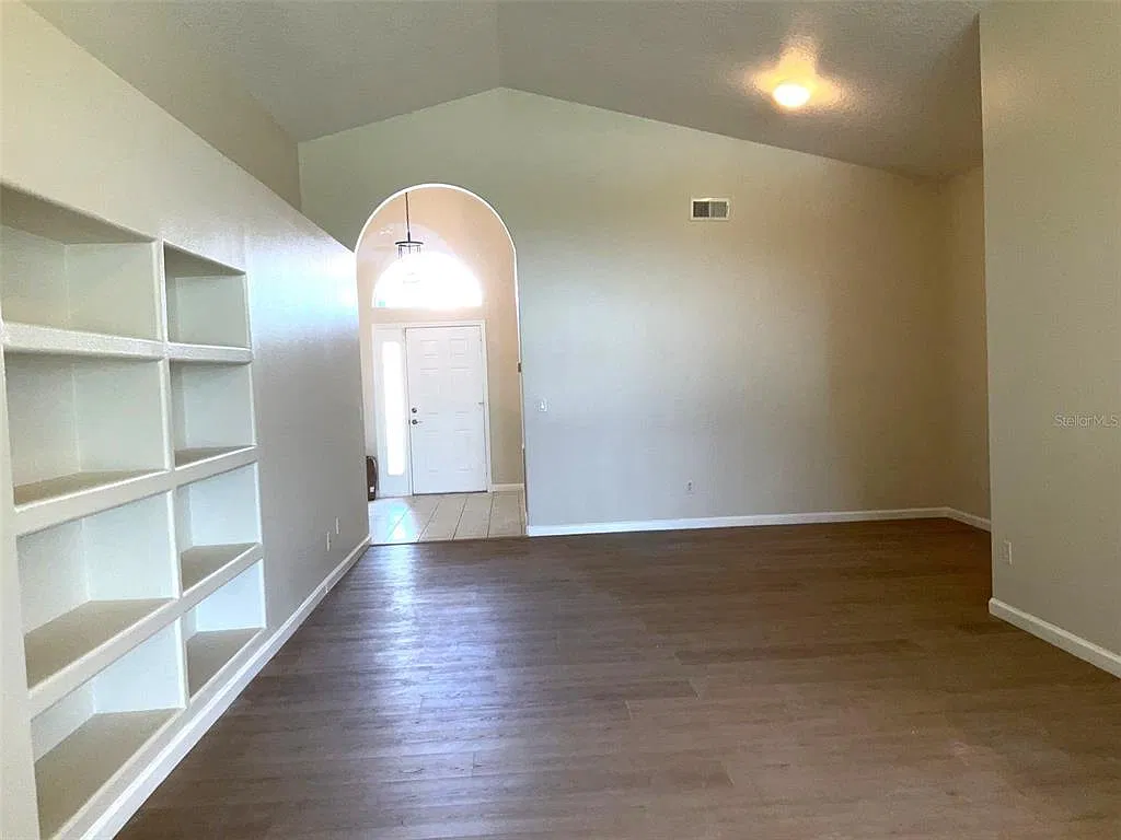 3 bed, 2.0 bath, 1726 sqft, $2,175 — Photo 4