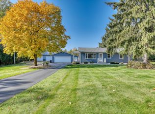 3321 N Silver Cedar Rd, Oconomowoc, WI 53066
