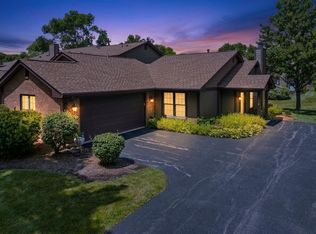124 White Birch Ln, Westmont, IL 60559