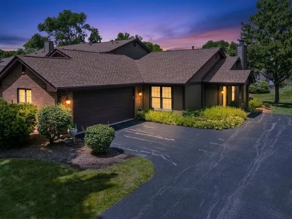 124 White Birch Ln, Westmont, IL 60559