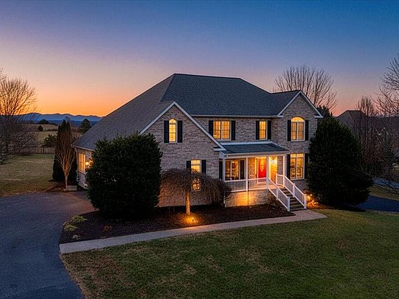 3rd image of 185 Walnut Manor Dr