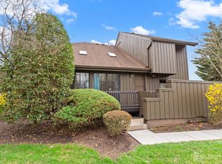 272 Westgate Dr, Edison, NJ 08820