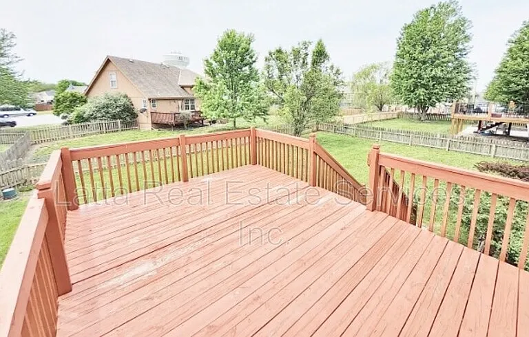 1208 SE Meridian Dr — Photo 3
