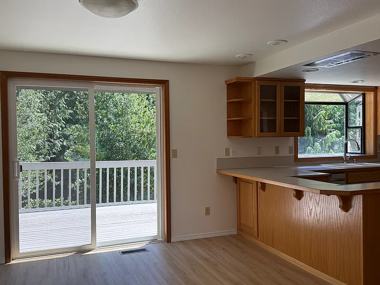 Dining area with breakfast bar