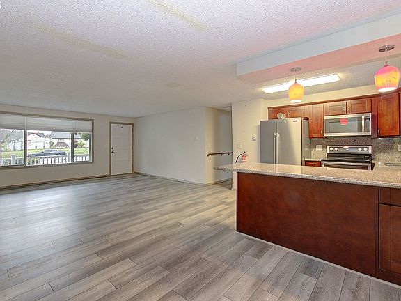 5th image of 1019 NE 86th Ave