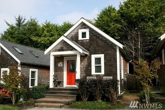 2nd image of 29 Beach Cabin Ln