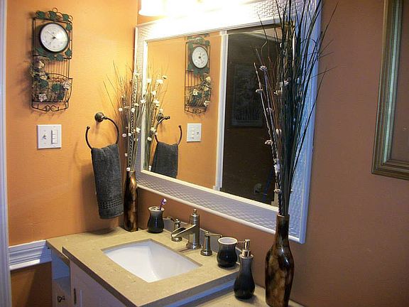 5th image of 1112 Thayer St