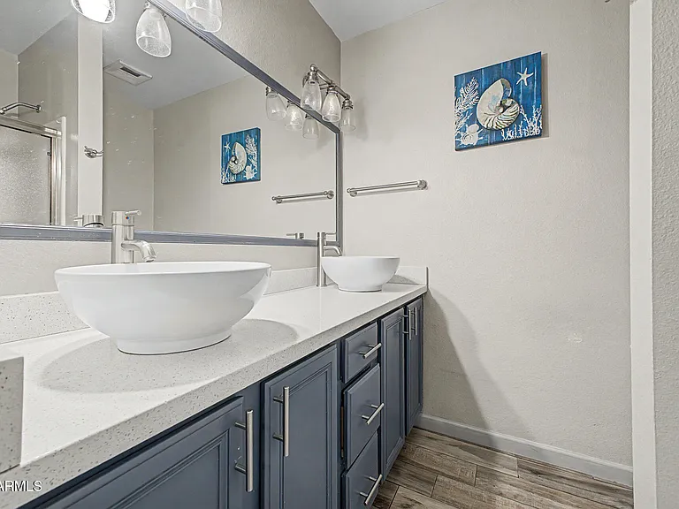 10217 N 37th Ave — Photo 16