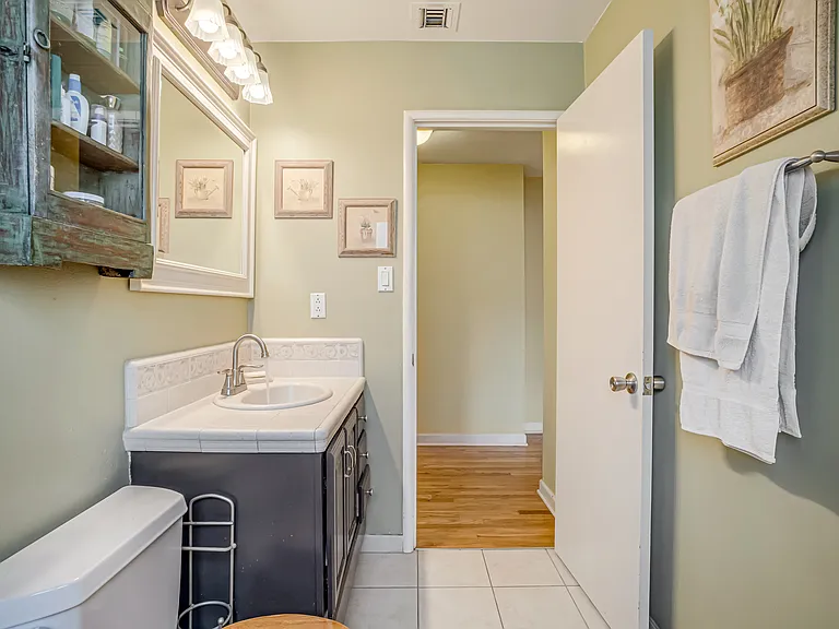 2545 Dewitt Ave — Photo 6