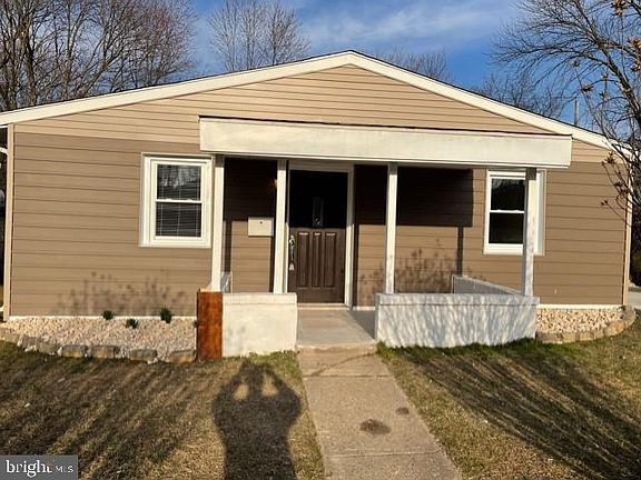 2nd image of 417 Robinson Dr