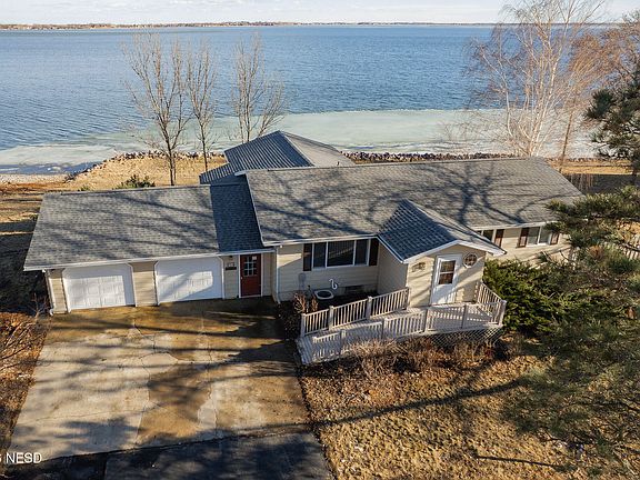 2nd image of 154 NW Lake Dr