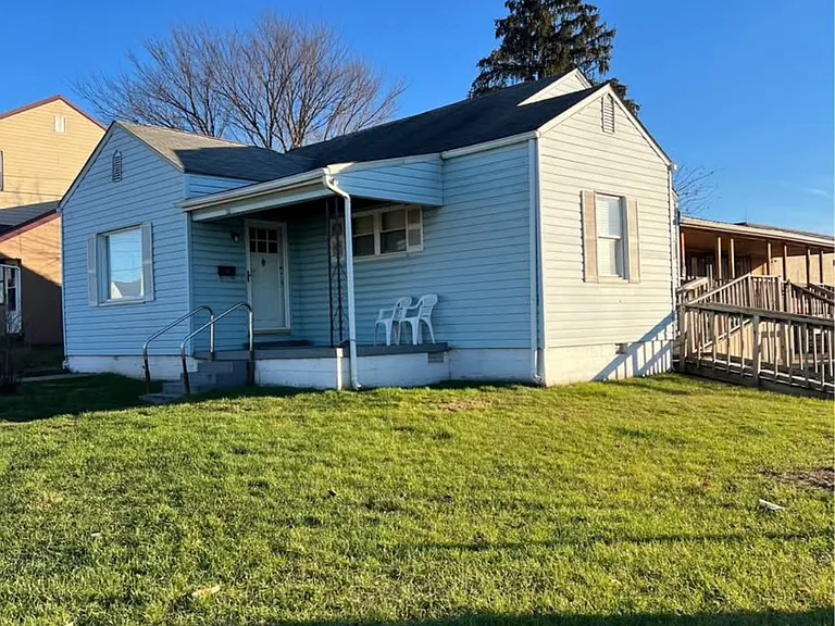225 N Park Dr — Photo 17