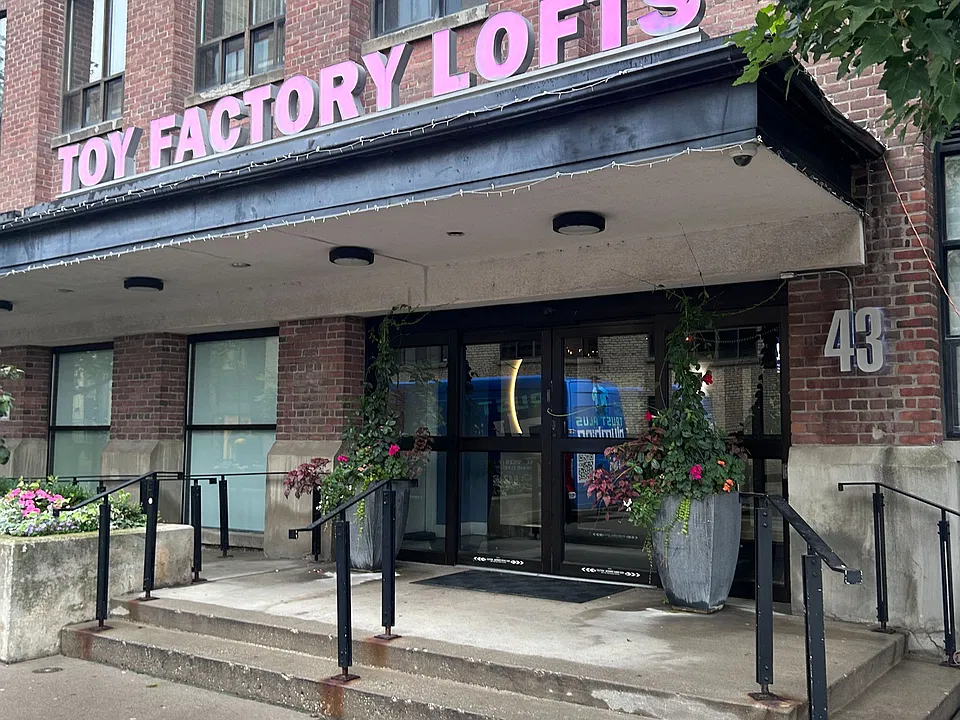43 Hanna Ave #707