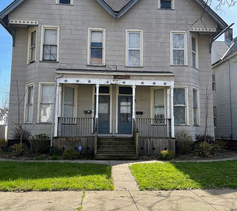 1st image of 1559 E 47th St Unit 4