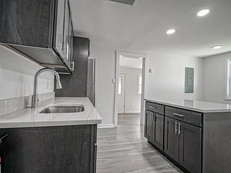 21 & 23 Harding Ave #21 — Photo 19