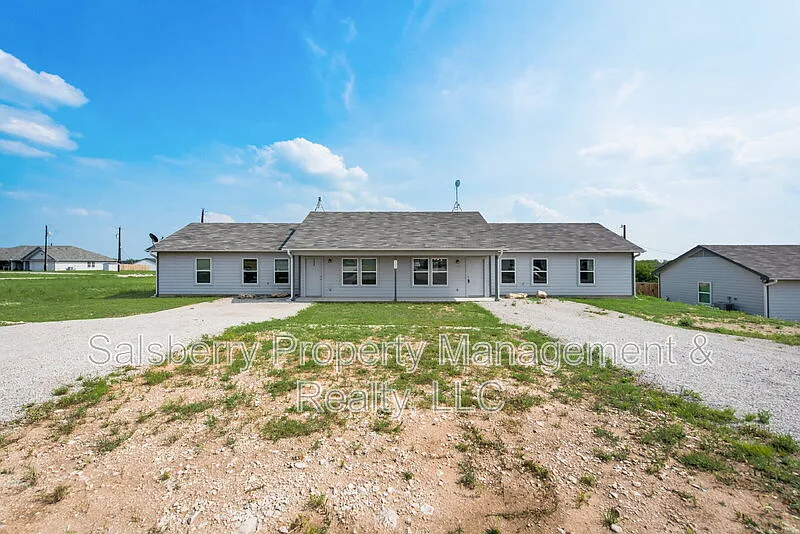 3 bed, 2.0 bath, 1112 sqft, $1,499 — Photo 1