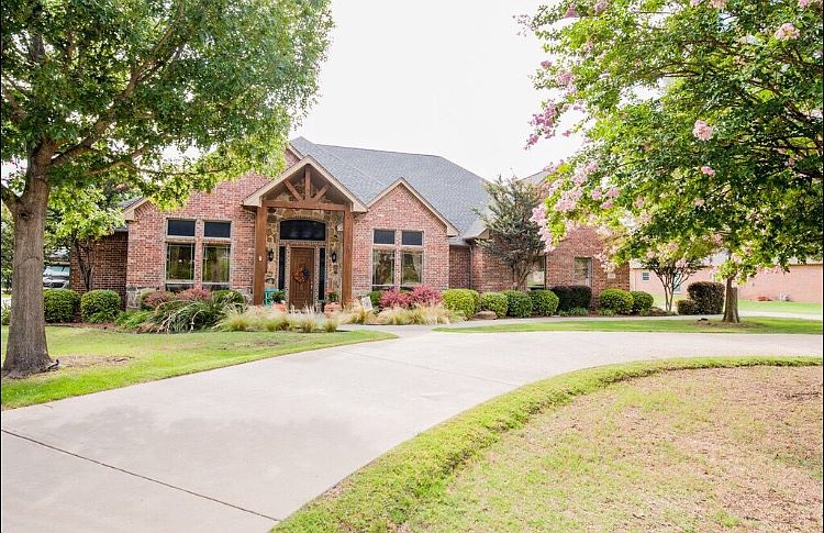 1st image of 140 Brookstone Dr