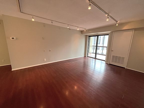 3rd image of 900 N Stafford St APT 1503
