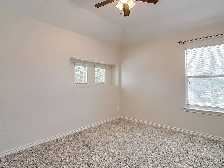 3801 Weatherstone Dr — Photo 34