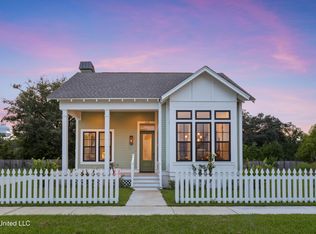435 Bills Ave, Ocean Springs, MS 39564