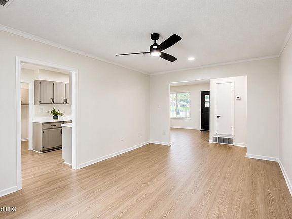 5th image of 3280 Briarwood Dr