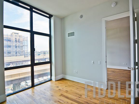 5th image of 4441 Purves St APT 905
