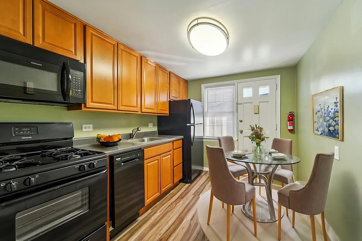 Building Photo - Riverview Gardens