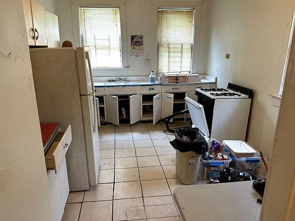 2nd image of 1335 Faxon Ave