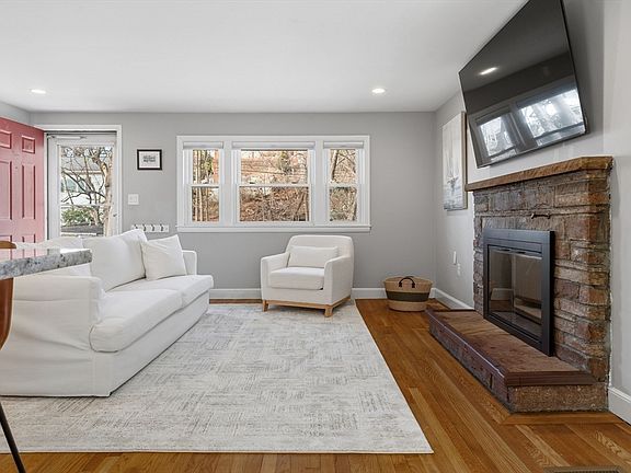 5th image of 25 Hazelmere Rd