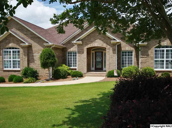 52 Deerfield Dr, Decatur, AL 35603