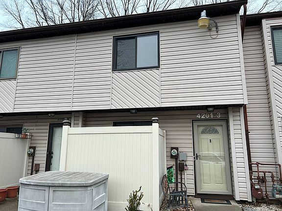 2nd image of 4201 Amboy Rd APT 3