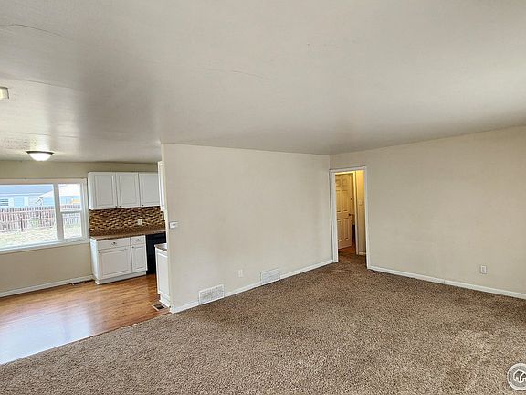 4th image of 214 Charmony Pl