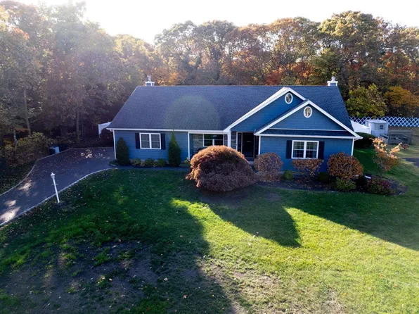 6 Niblick Road, Selden, NY 11784