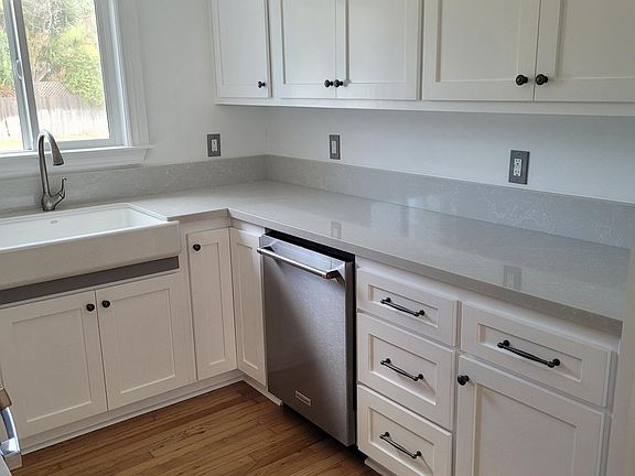 5th image of 374 Costa Mesa St