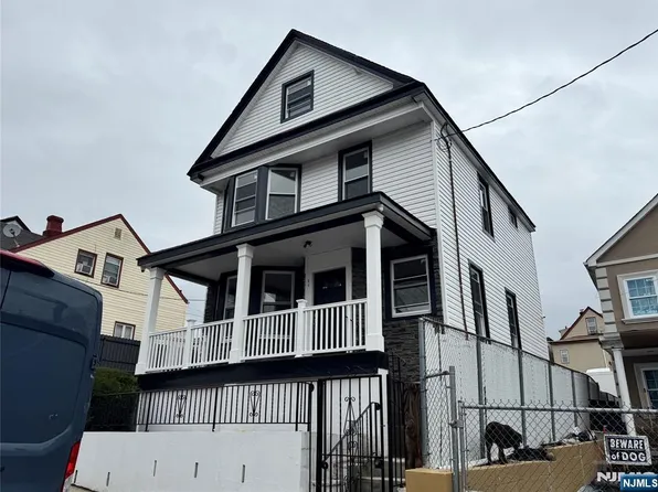21 Dover St, Paterson, NJ 07501