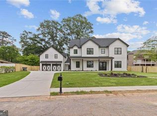 346 Crestview Cir, Roswell, GA 30075