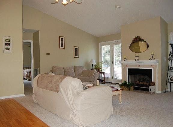 2nd image of 105 E Longleaf Drive